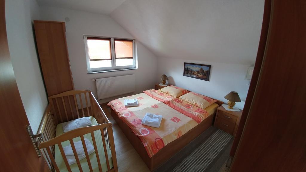 Guest House Mijic Korenica Exterior foto
